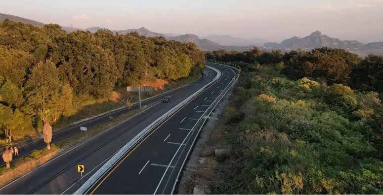 Se mantiene rehabilitación en la carretera San Lucas que conecta con Altamirano, informó Zarazúa