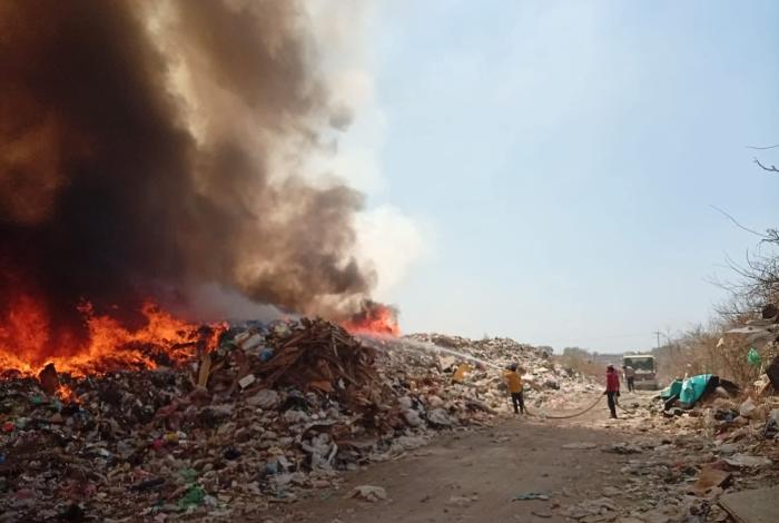 Se quema relleno sanitario de Apatzingán
