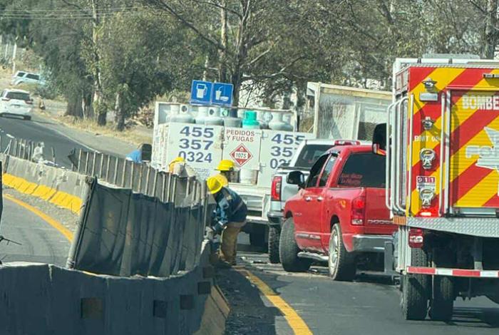 Se registra carambola de tres vehículos sobre la Morelia-Salamanca