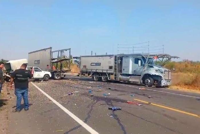 Se registra choque de camioneta y camión nodriza en la Autopista Siglo XXI