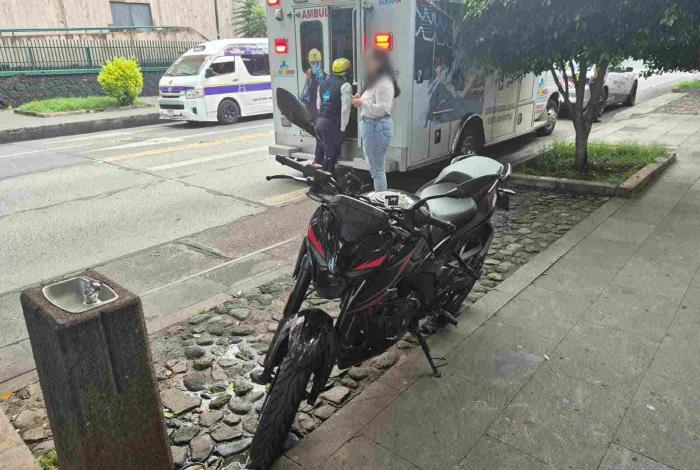 Se registra choque entre auto y moto en el Centro Histórico de Morelia