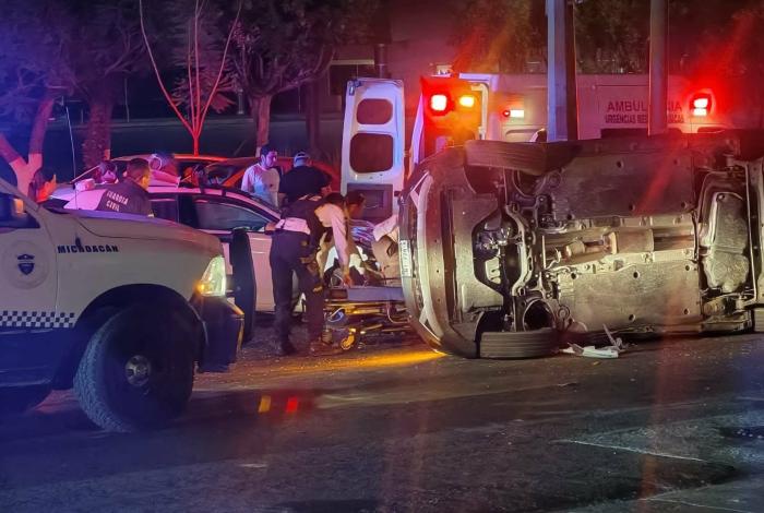 Se registra choque entre dos vehículos sobre la avenida Camelinas, al sur de Morelia