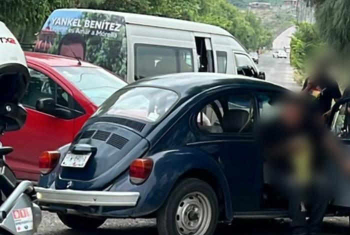 Se registra choque entre dos autos cerca de Villas Oriente, en Morelia