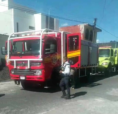 Se registra incendio de madera en un inmueble de colonia Lomas del Valle, Morelia