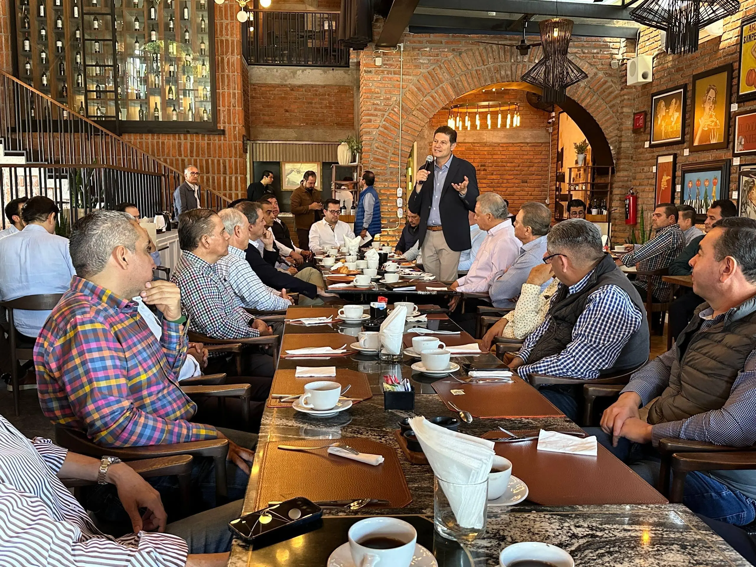 Se reúne Alfonso Martínez con empresarios de Zamora