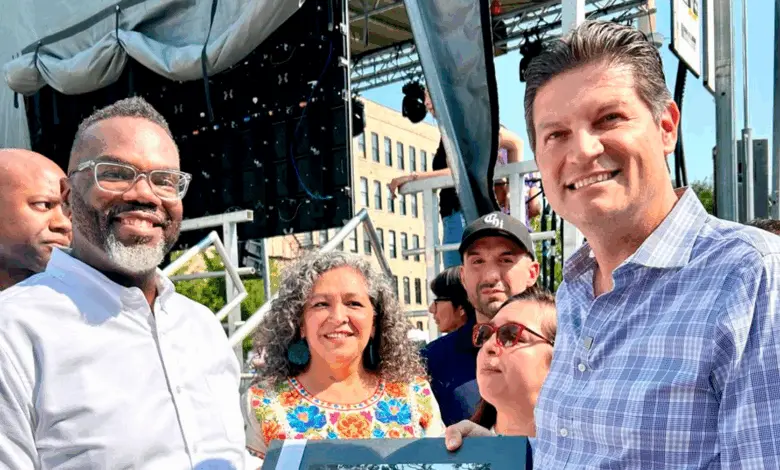 Se reúne Alfonso Martínez con Brandon Johnson, alcalde de Chicago