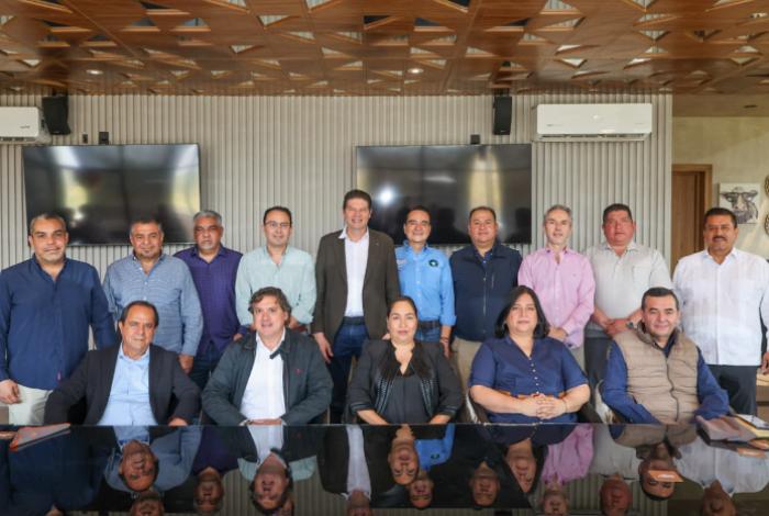 Se reúne Alfonso Martínez con alcalde y empresarios de Zamora