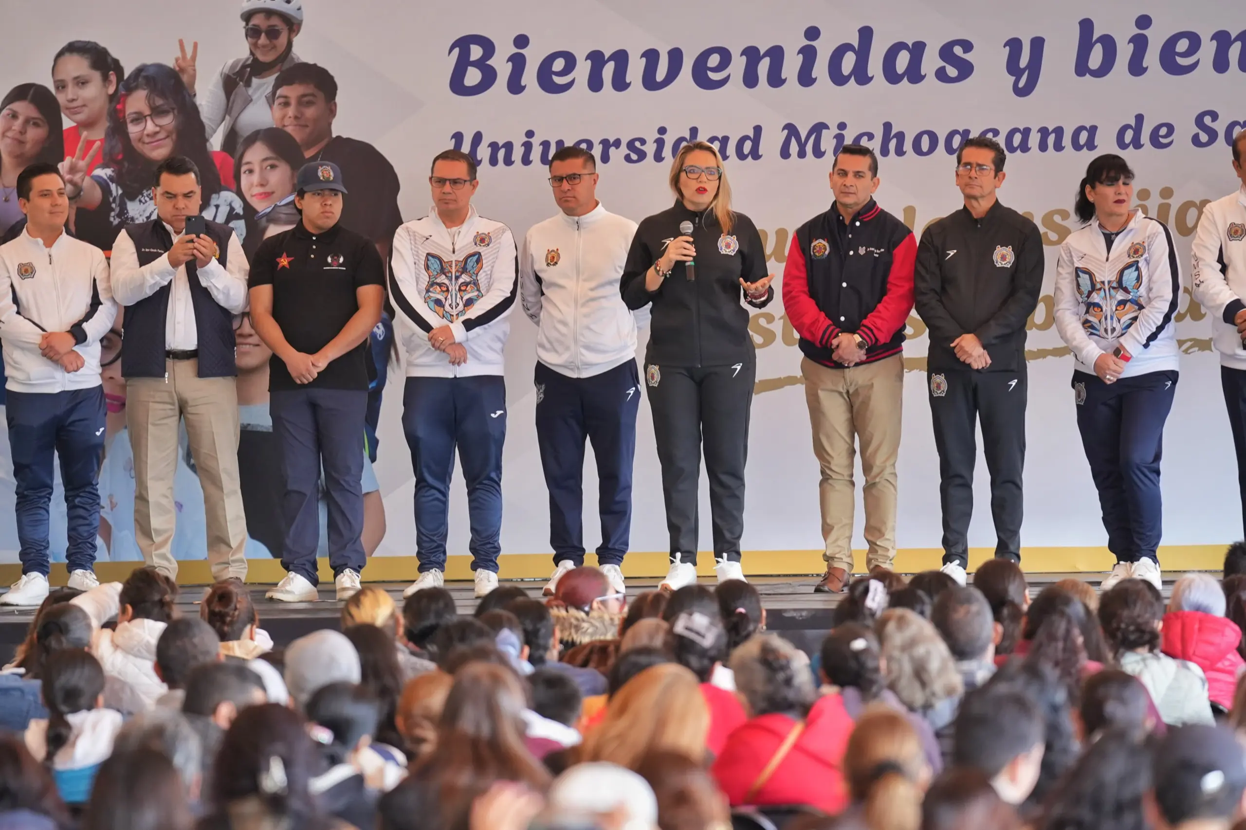 Seamos una familia nicolaita, invita Yarabí Ávila a padres y madres de aspirantes a ingresar a la UMSNH