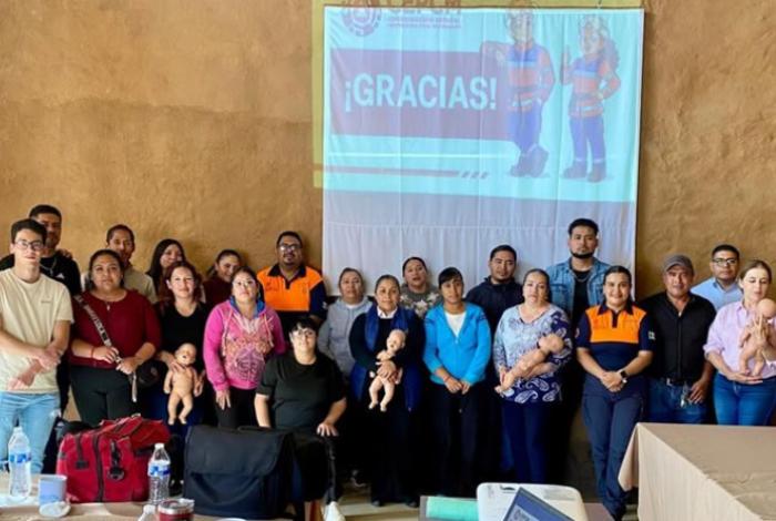 Sectur y PC estatal preparan a prestadores de servicios en Pátzcuaro para la Noche de Muertos