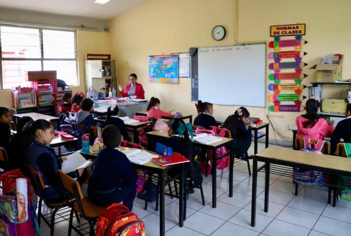 SEE entrega 671 plazas a maestros de primaria