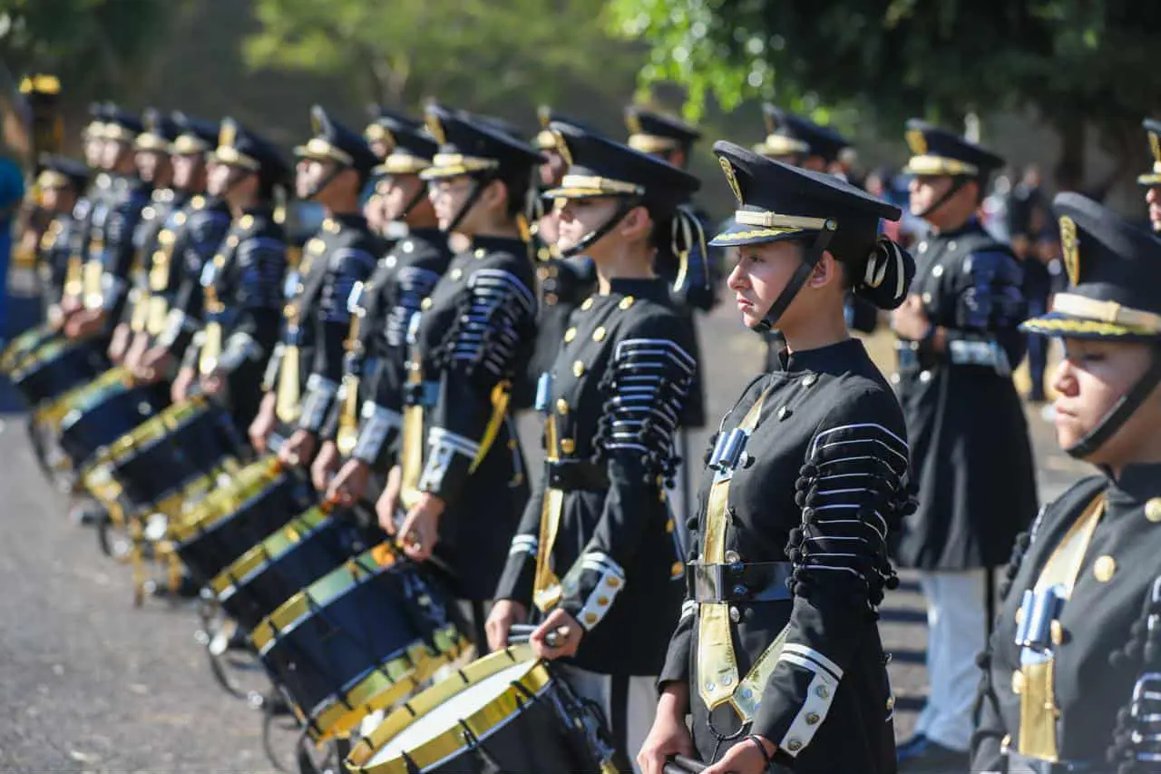 SEE fomenta la paz y valores cívicos con bandas de guerra