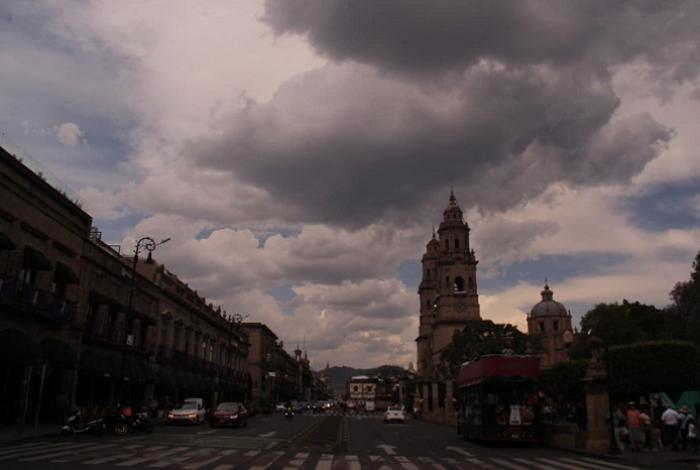 Seguirán las lluvias este domingo en Morelia; toma precauciones