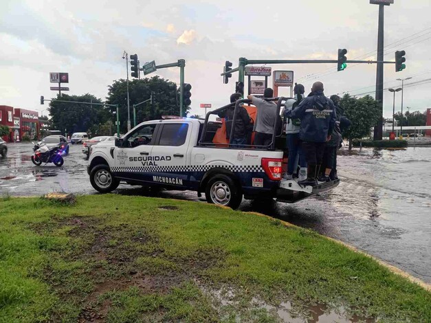 Seguridad Vial apoya a morelianos varados por lluvia