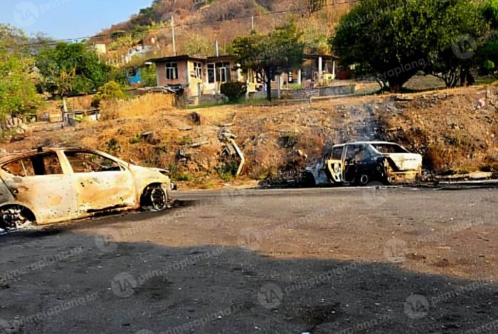 Seis vehículos quemados, el saldo del enfrentamiento en Benito Juárez