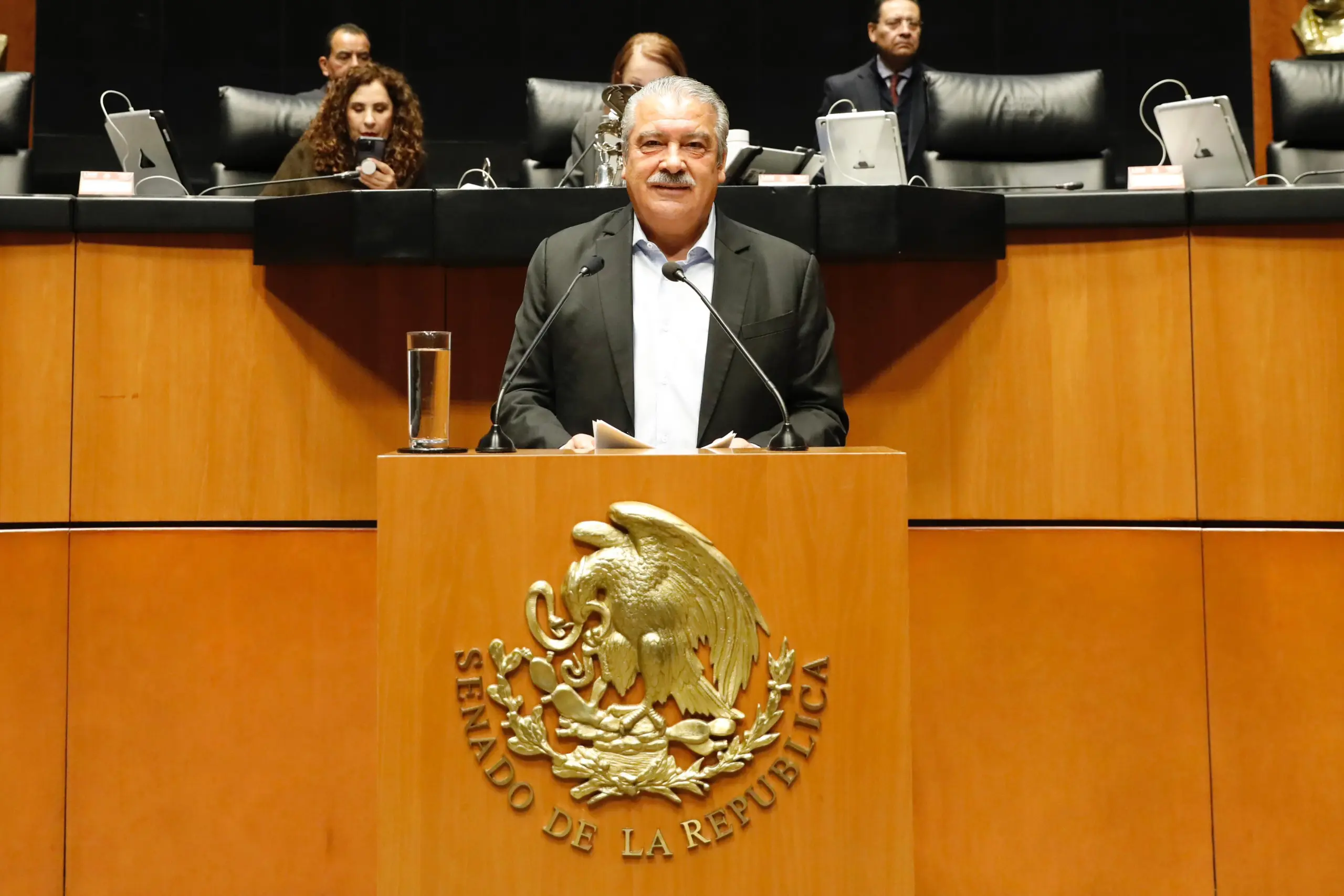 Senado aprueba por unanimidad reforma de Raúl Morón para transformar las bibliotecas en espacios incluyentes y plurilingües