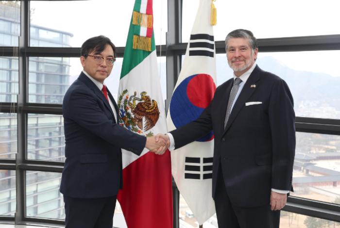Seúl pide a México "atención especial" para preservar inversiones ante nuevos aranceles