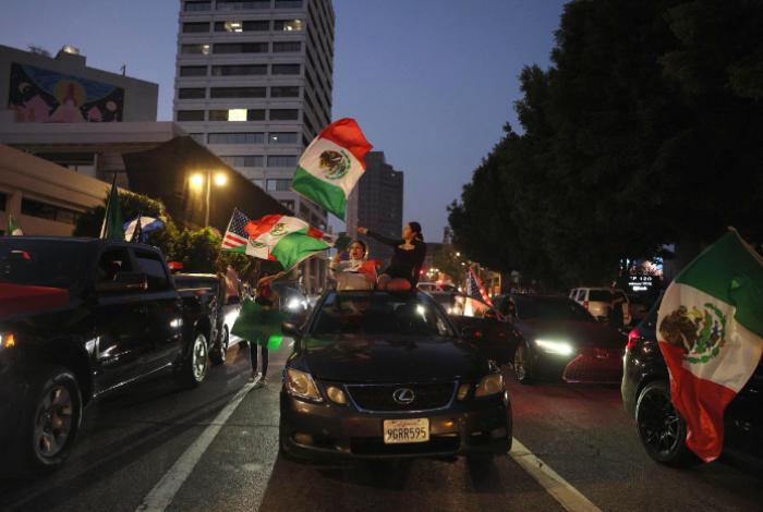 Sheinbaum admite que bandera de México en protestas de EUA puede ser una "provocación”