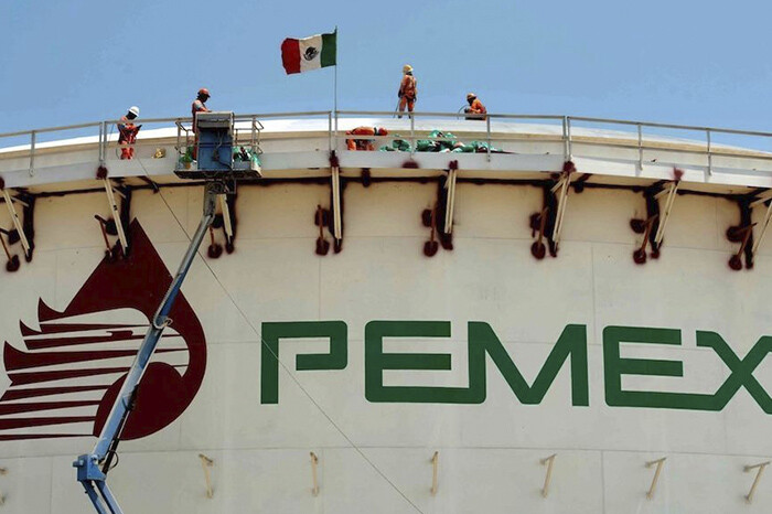 Sheinbaum asegura que Pemex ya pagó el 60 % de sus deudas con proveedores