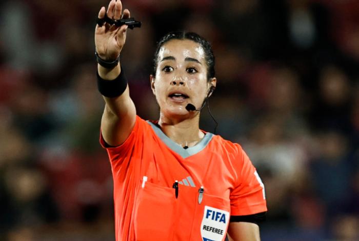 Sheinbaum felicita a Katia García, tercera mujer en arbitrar en un Mundial