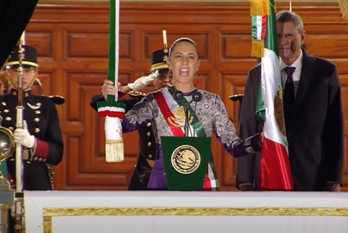 Sheinbaum grita fuerte y hace historia como primera presidenta en dar el Grito de Independencia