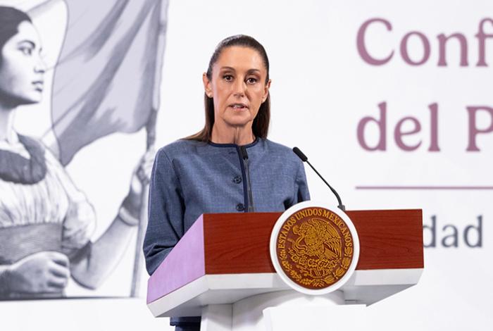 Sheinbaum pide a paisanos en EUA manifestarse en paz y no caer en provocaciones; condena criminalización de migrantes