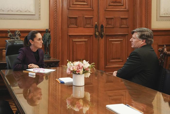 Sheinbaum recibe al subsecretario de Estado de EUA en medio de tensiones por redadas