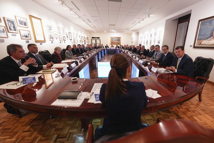 Sheinbaum recibe en Palacio Nacional a líderes de la industria automotriz en el país