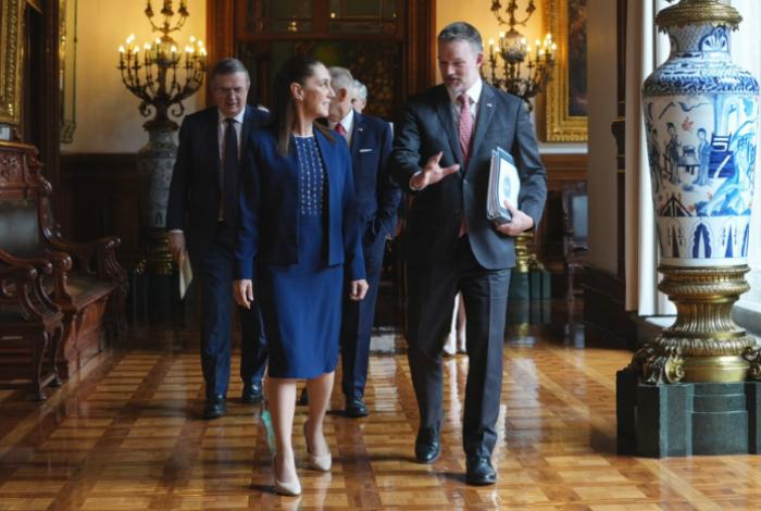 Sheinbaum reporta avances en revisión del T-MEC después de reunión con Jamieson Greer