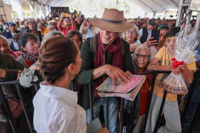 Sheinbaum se compromete a atender problemas del campo en Michoacán