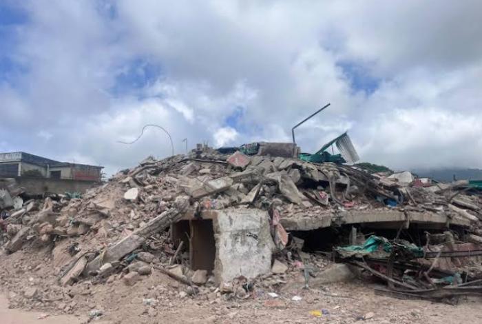 "Silencio absoluto": La desgarradora carrera contra el tiempo tras el terremoto en Venezuela