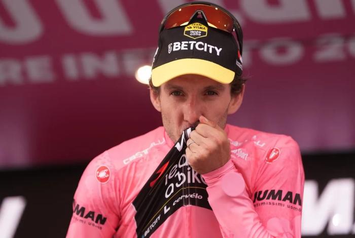 Simon Yates arrebata la ‘maglia rosa’ a Isaac del Toro en el Giro de Italia