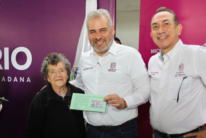 Sin contratiempos, emisión de visas del programa estatal Refami: Bedolla