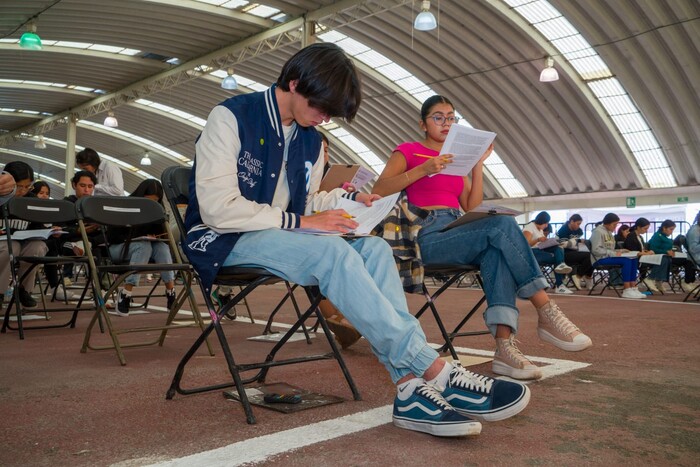 Sin incidencias, más de dos mil 600 aspirantes a escuelas normales presentan examen de admisión