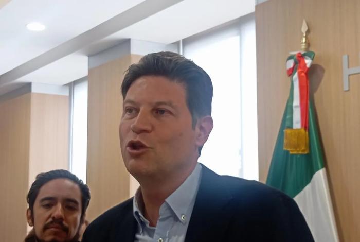 Sin tapujos, Alfonso felicita a Torres Piña como futuro titular de FGE Michoacán