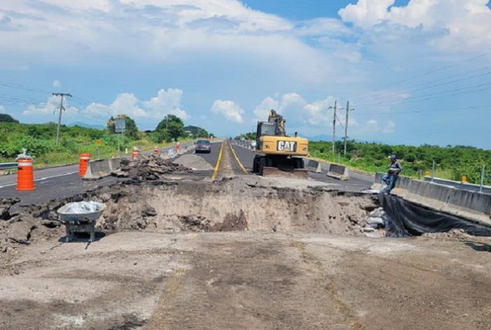 Socavón de la Apatzingán - Cuatro Caminos, listo en 3 semanas; circulación restablecida con acotamientos