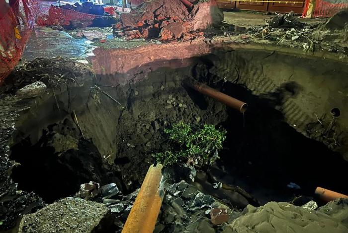 Socavón gigante sorprende a Tlaquepaque, Jalisco