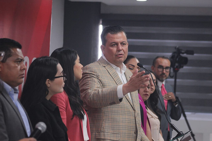 Solicita diputado Guillermo Valencia licencia para ausentarse del Congreso local