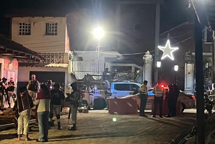 Solitario pistolero asalta restaurante, en Uruapan