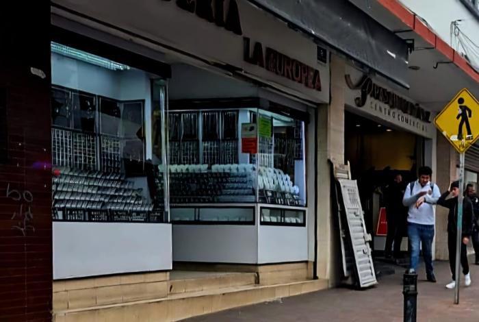 Solitario sujeto asaltó joyería en el Centro de Uruapan