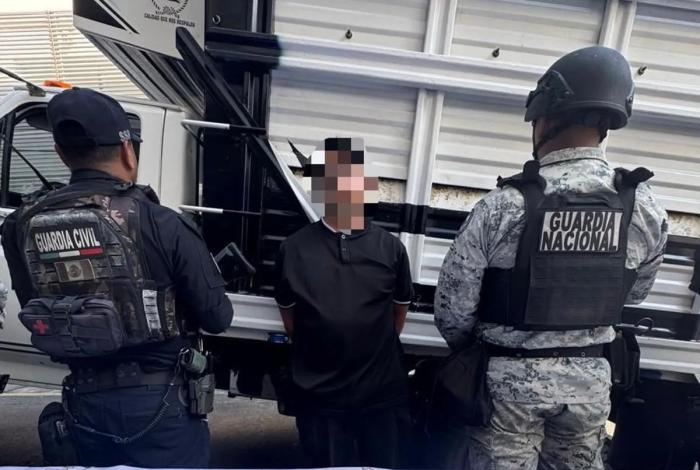 SSP asegura a hombre con arma y presunto combustible ilegal en Huandacareo