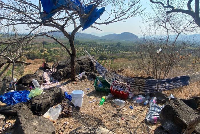 SSP desactiva artefactos expl0sivos y campamento cland3stino en Apatzingán