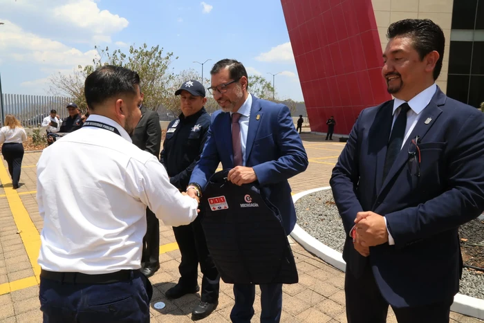 SSP entrega equipo táctico y uniformes a personal de Investigación y C5