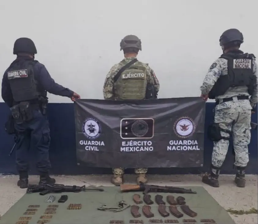 SSP y Defensa aseguran armamento, en Operación Apatzingán