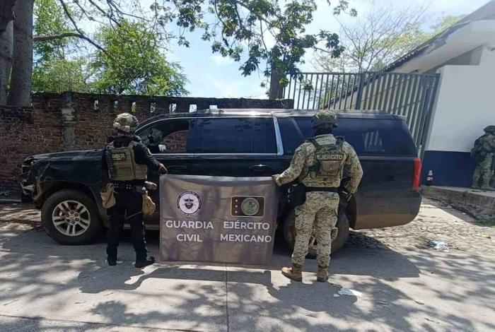 SSP y Defensa decomisan barret, fusiles y municiones en Apatzingán