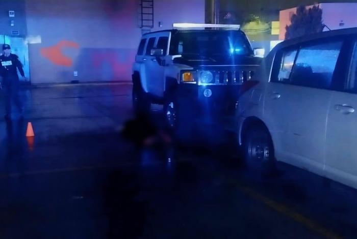 Sujeto es asesinado a balazos frente a bar Sala del Desamor, en la colonia moreliana Las Américas, Morelia