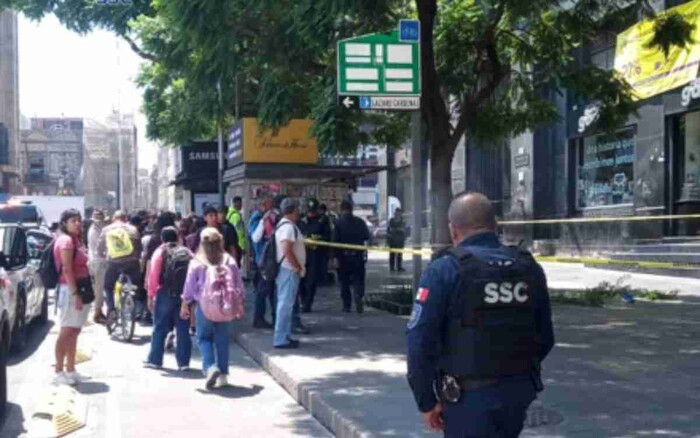 Sujeto se suicida desde sexto piso al frente de Bellas Artes en la CDMX