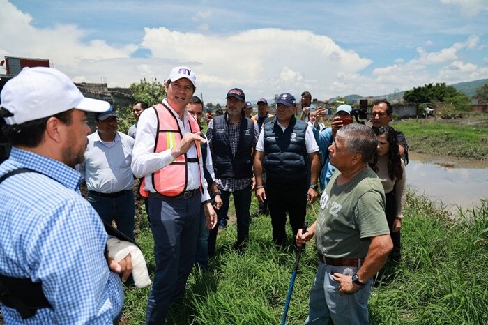 Supervisa Alfonso Martínez limpieza y refuerzo al dren de la Gertrudis Sánchez