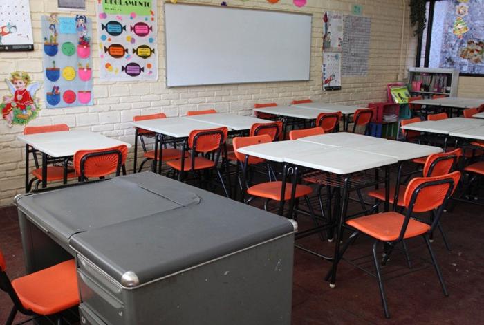 Suspenden clases en varios estados por Barry y Flossie