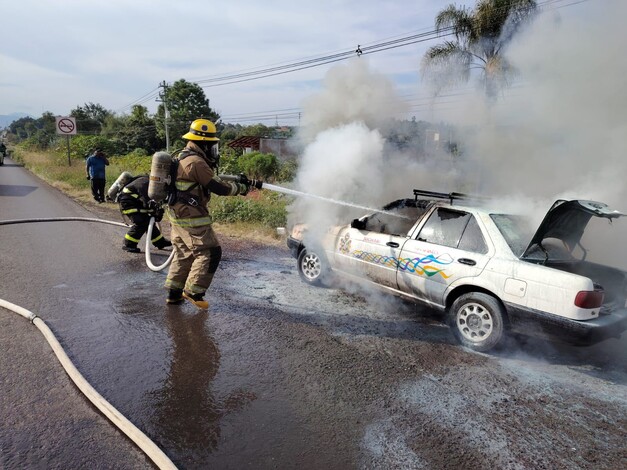 Taxi de los Once Pueblos arde en llamas, en la Zamora Morelia