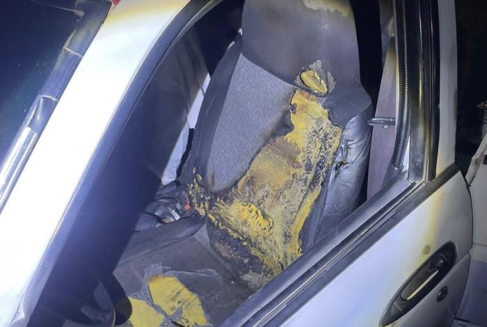 Taxi presenta conato de incendio, presuntamente ocasionado por pirotecnia en Apatzingán